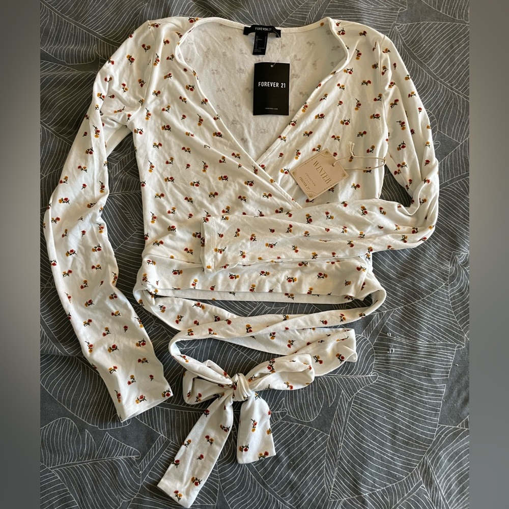 NWT! Crop top with tie around waste